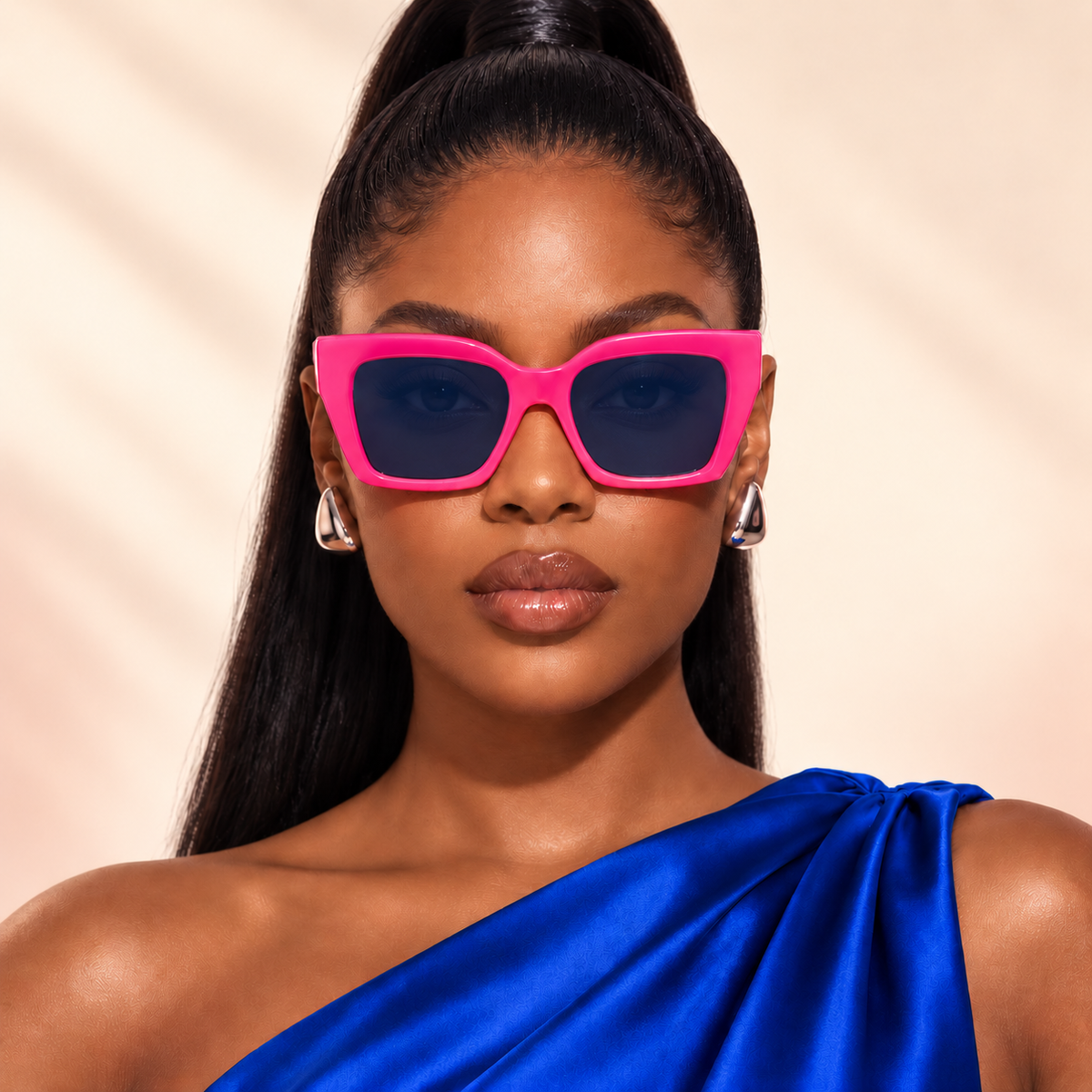 Drama Queen sunglasses on model — Bloomy