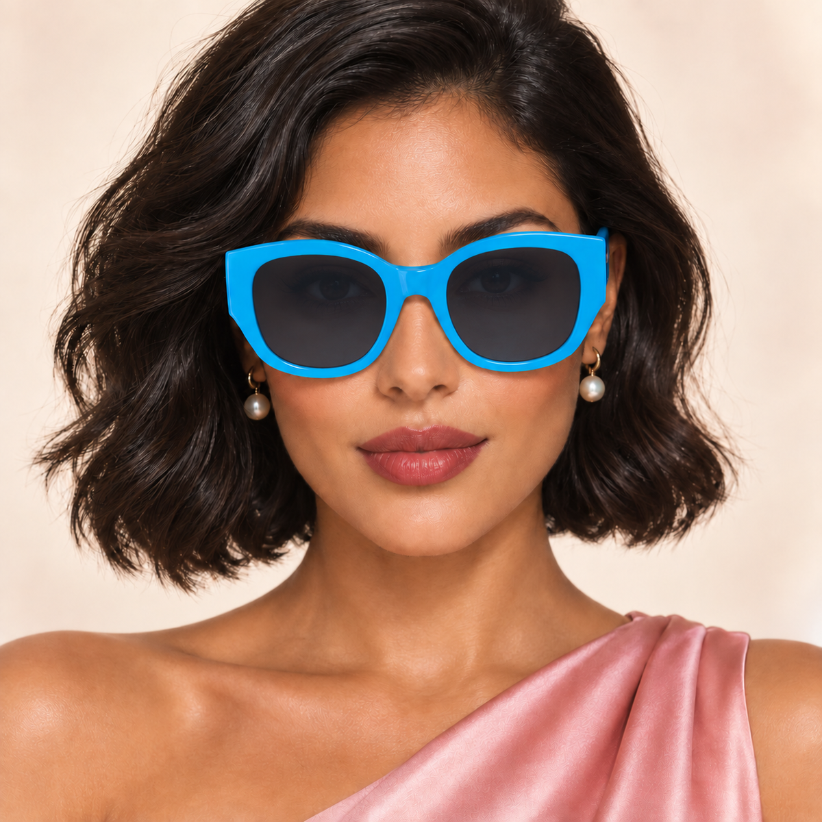 Kiss and Tell sunglasses on model — Bloomy