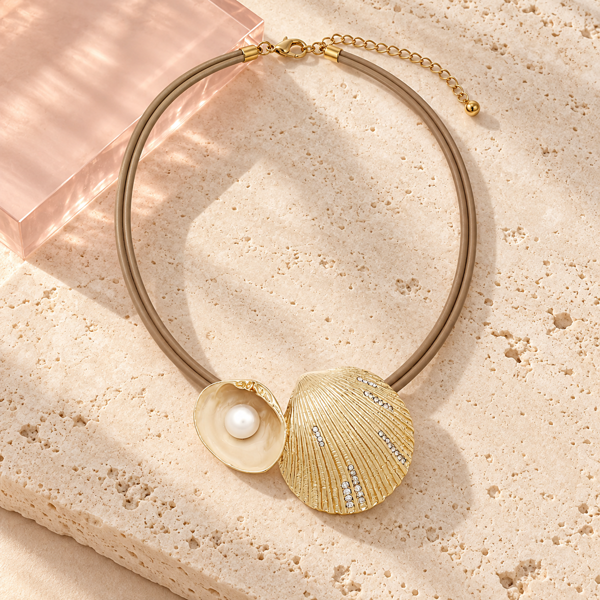 Marina pearl shell statement necklace by Bloomy