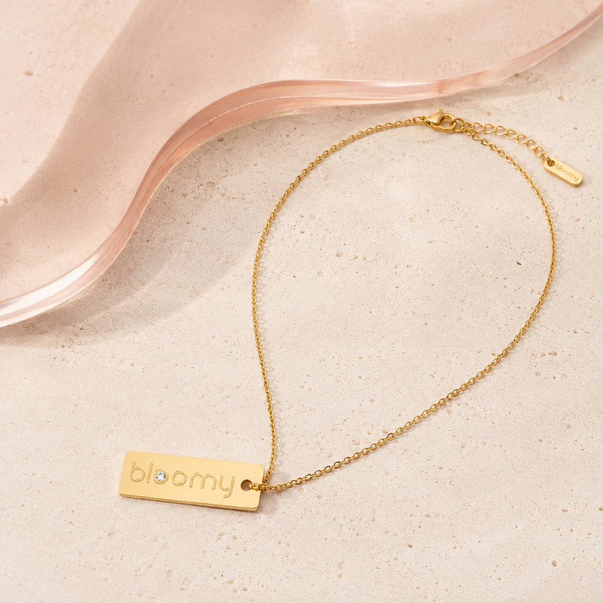 bloomy Signature Pendant on a fine 18K gold-plated chain, an everyday gift for her in the UAE