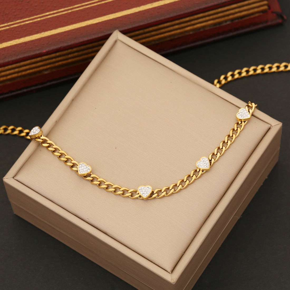 White Heart Chain Set