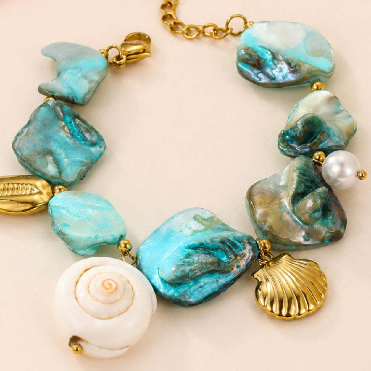 Azure Coast Seashell Bracelet – single close-up detail
