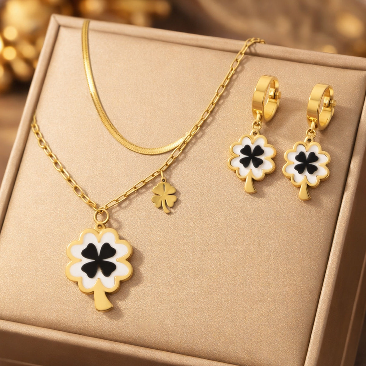 Black Clover Elegance Jewelry Set — detail view
