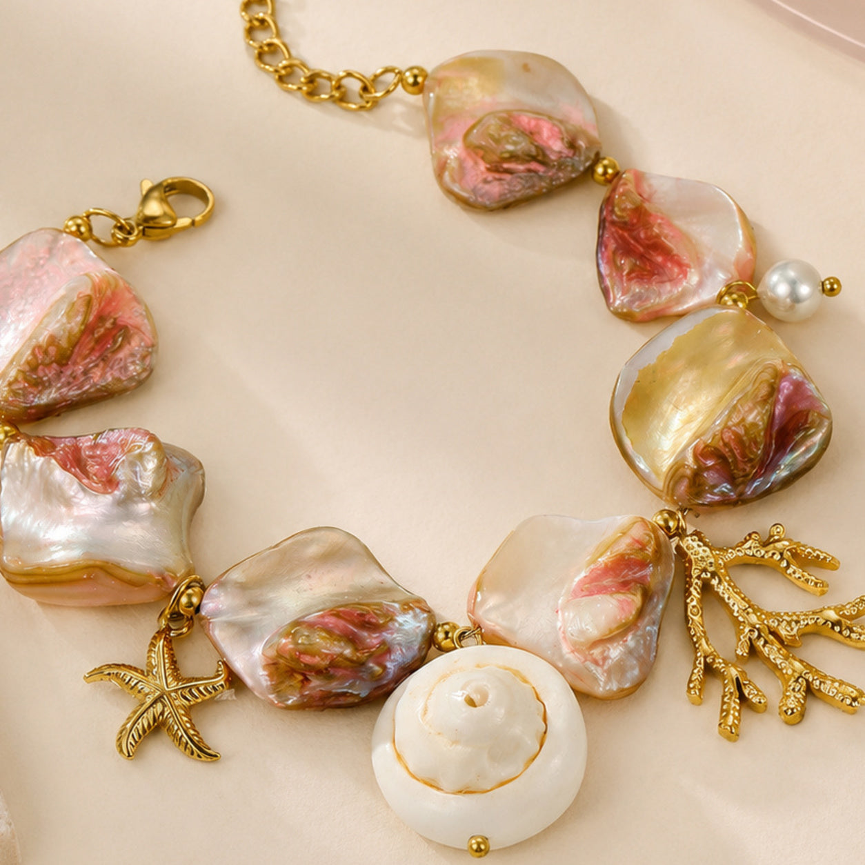 Coral Haze Necklace – single close-up detail