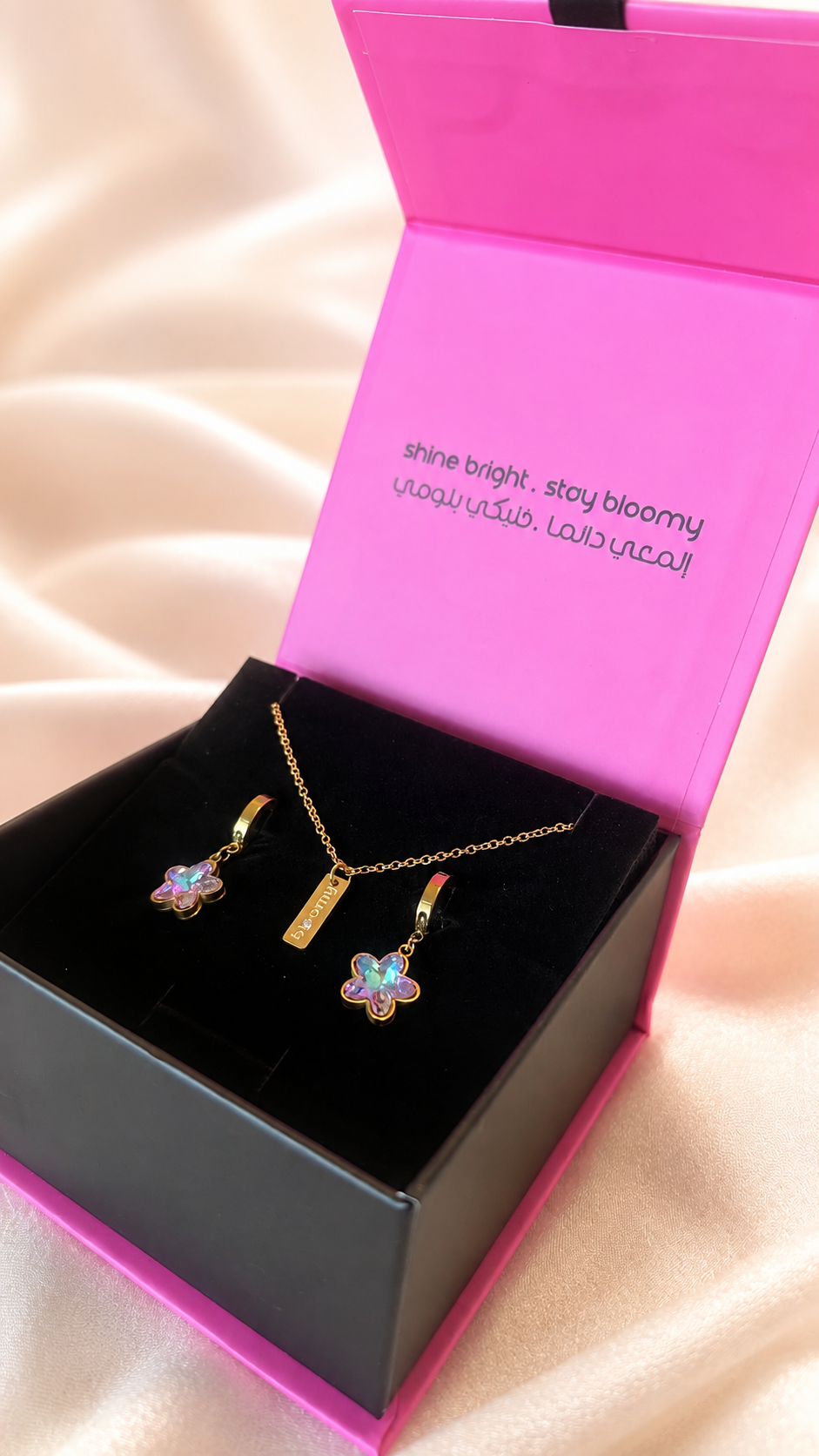 Iridescent flower jewellery set in bloomy box