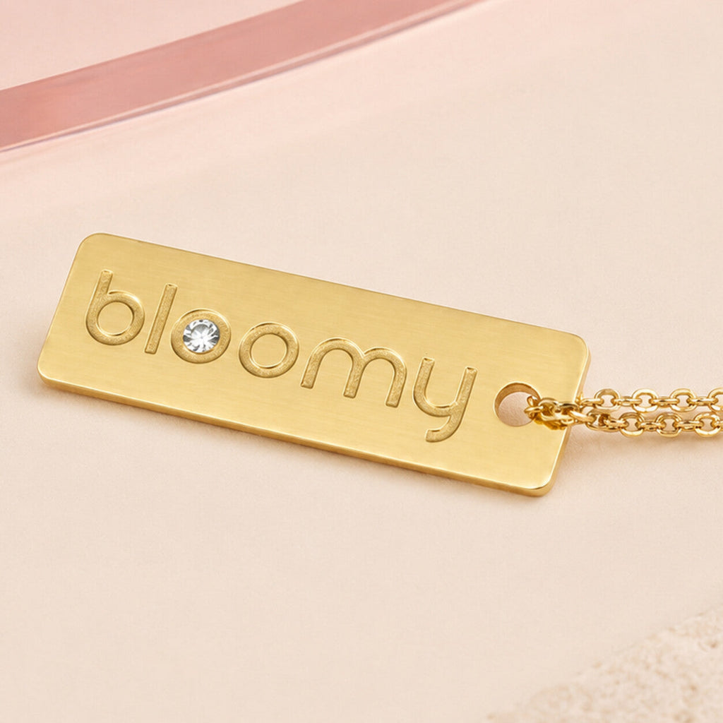 Bloomy Signature Pendant — detail view